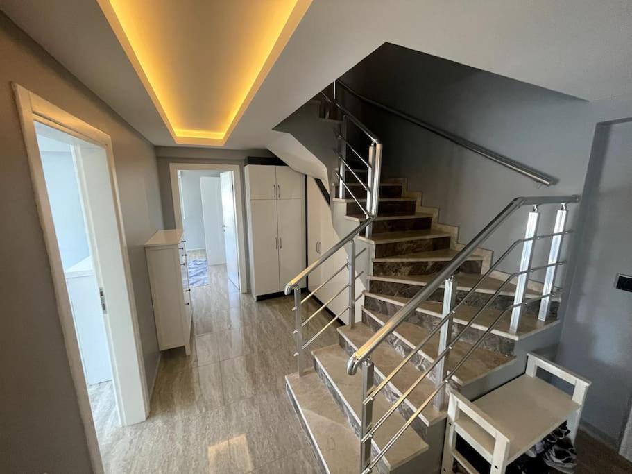 Penthouse 4 Bedrooms, 1 Living Room, To The Sea 7 Minutes Walk * Alanya