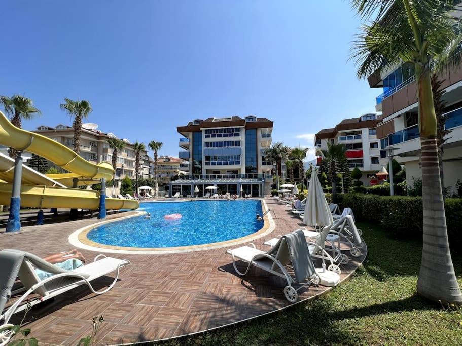 Apartamento Penthouse 4 Bedrooms, 1 Living Room, To The Sea 7 Minutes Walk *