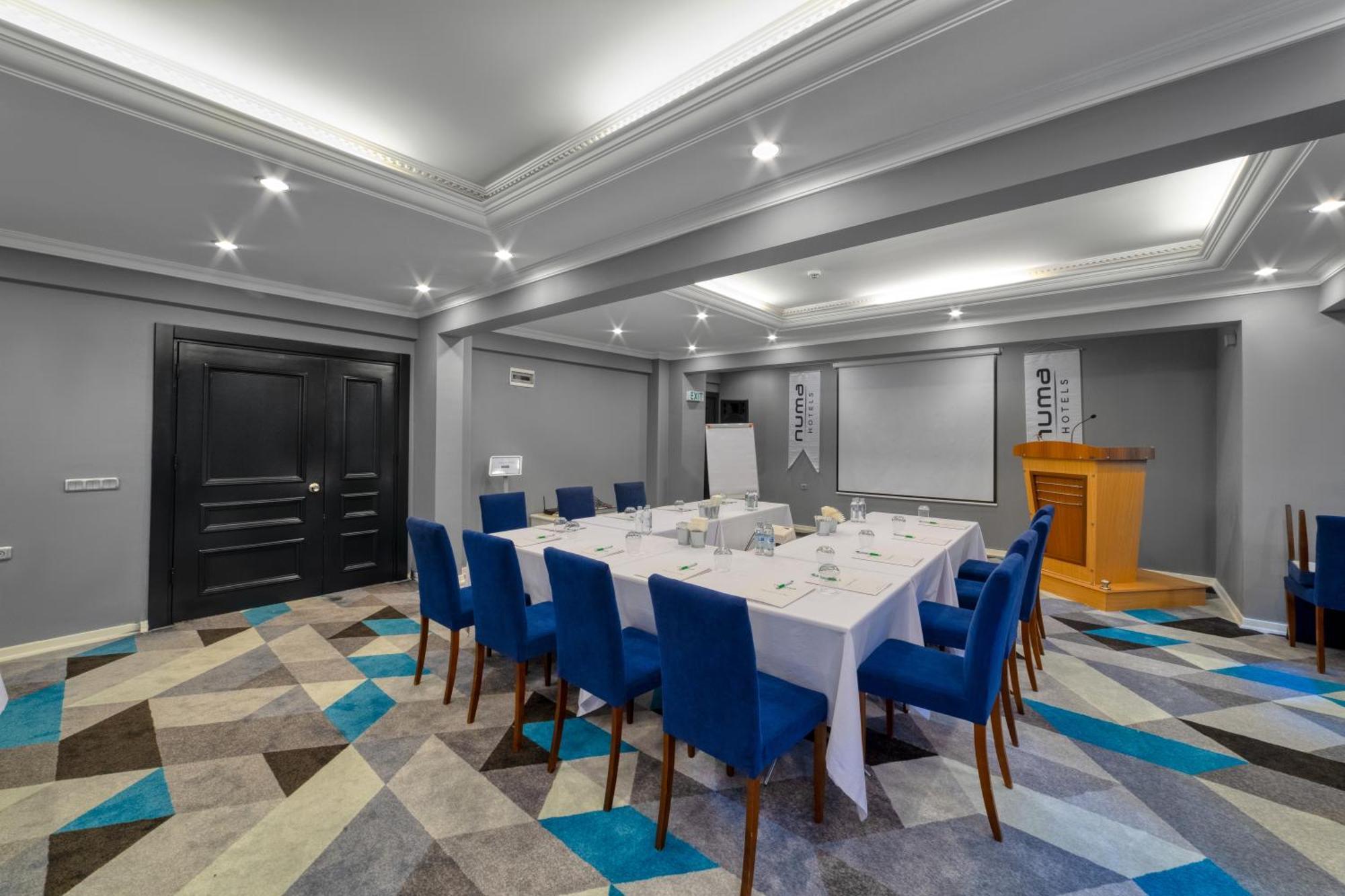 Numa Port Hotel