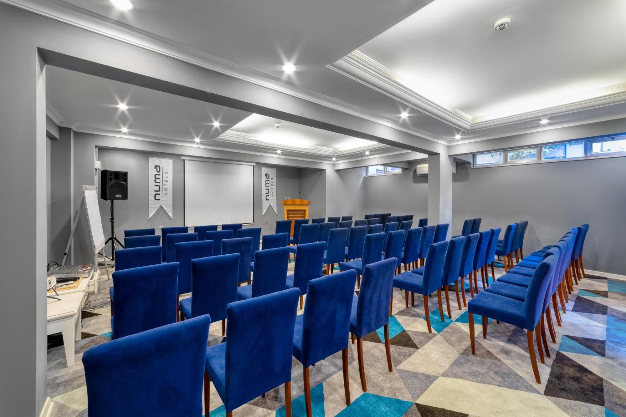 Numa Port Hotel 4*