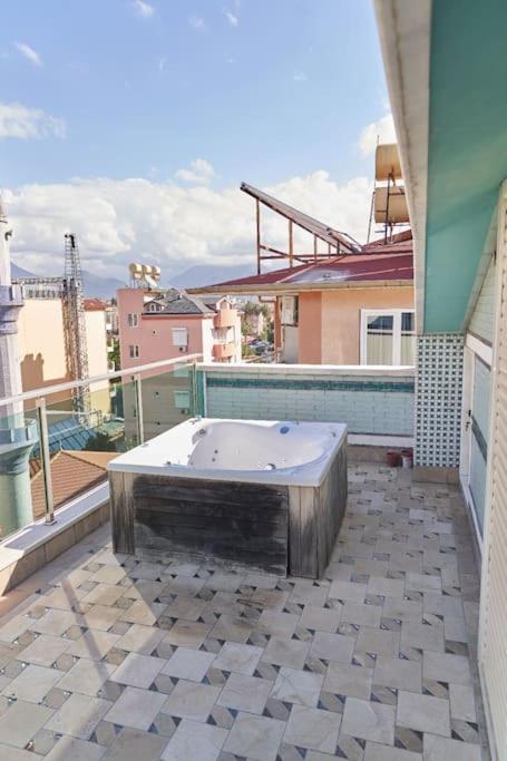 Cleopatra Ultra-luxury 3-bedroom Penthouse *