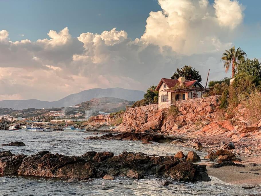 Ferienhaus Seafront Isolated Unique House