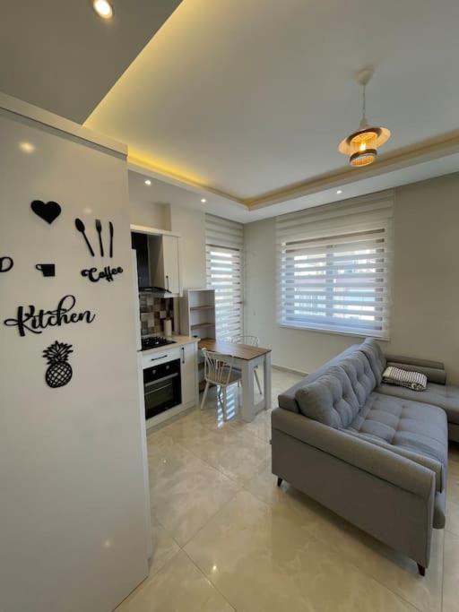 Denize Cok Yakin. Sifir Bina Apartment