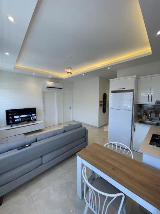 Denize Cok Yakin. Sifir Bina Apartment