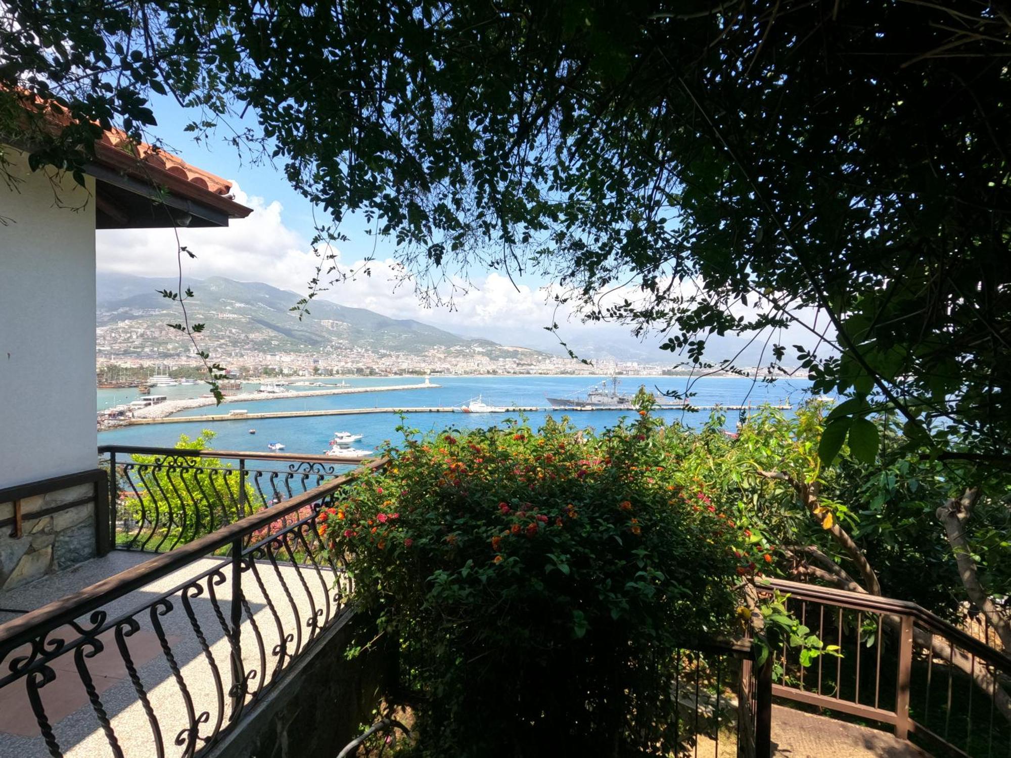 Villa Escape To History In A Stunning Stone House With Garden And Sea View In The Heart Of