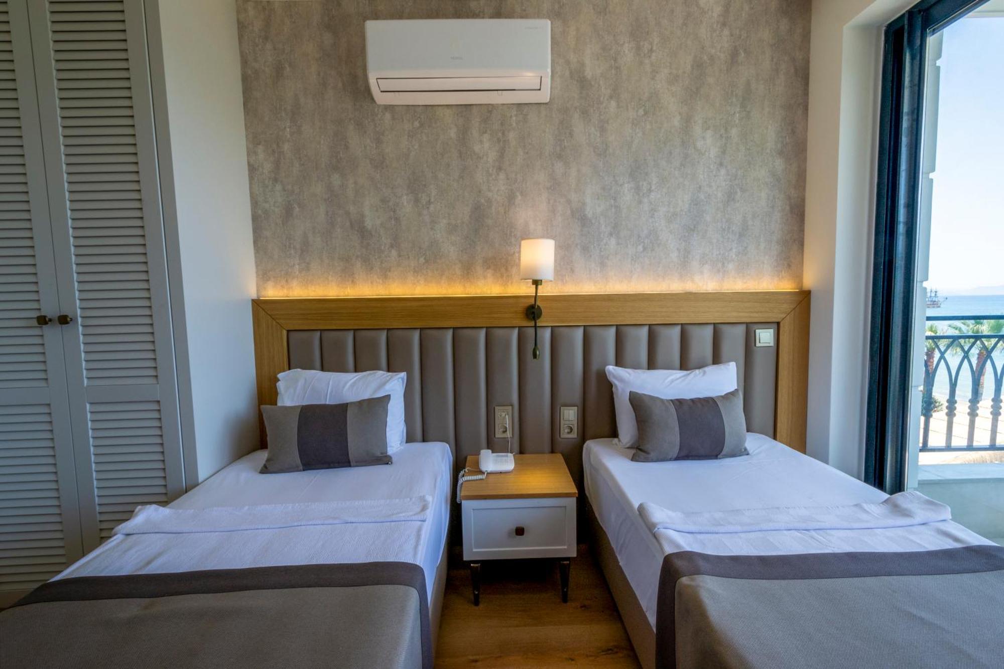 Demanor Adult Only Hotel *
