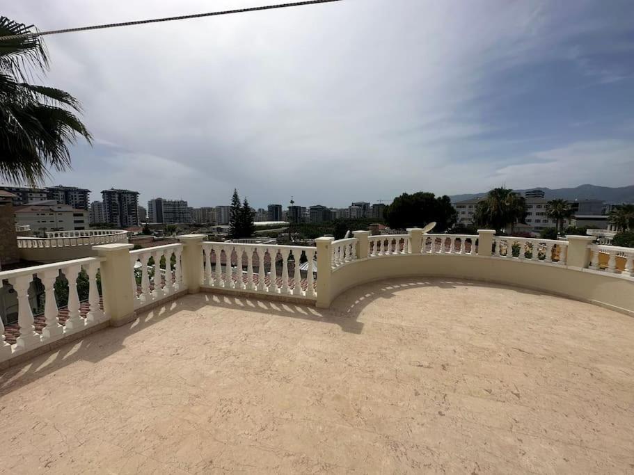 Gold Da Oezel Havuzlu Muhtesem Villa *