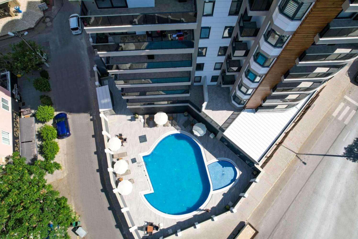 500m To The Cleopatra Apartment
