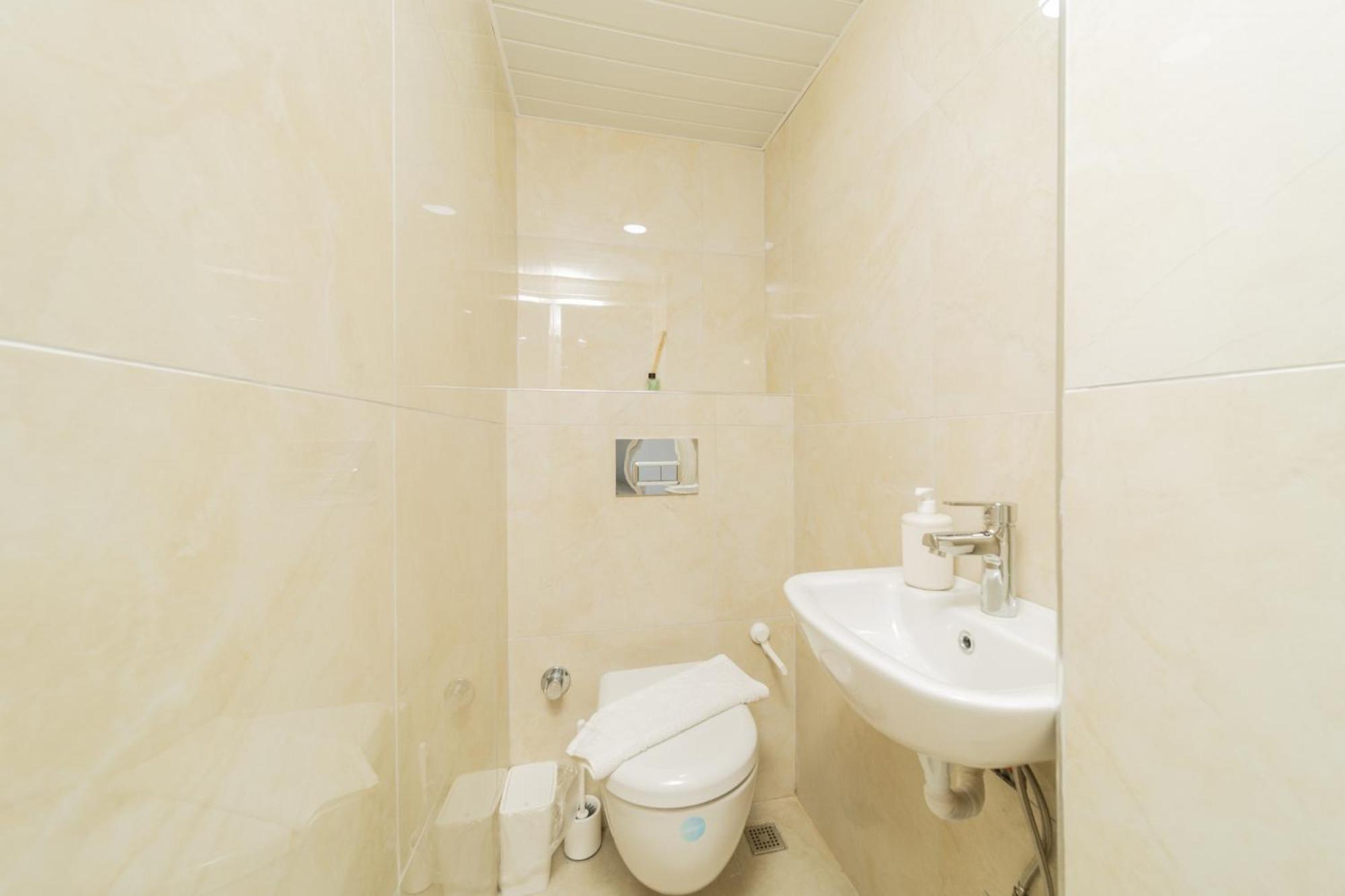 Apartment Cozy Flat W Balcony 5 Min To Beach In *