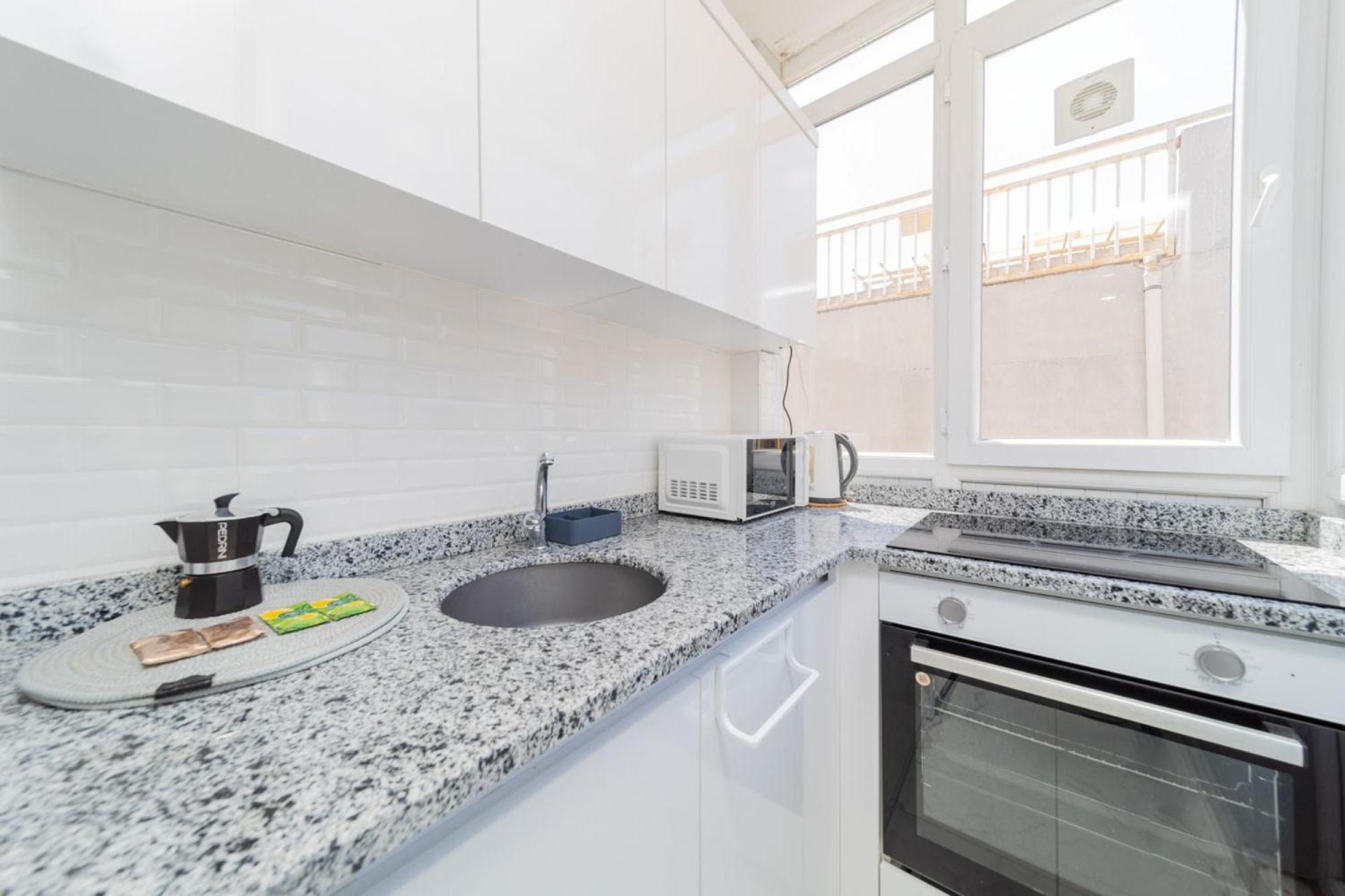 Apartment Cozy Flat W Balcony 5 Min To Beach In