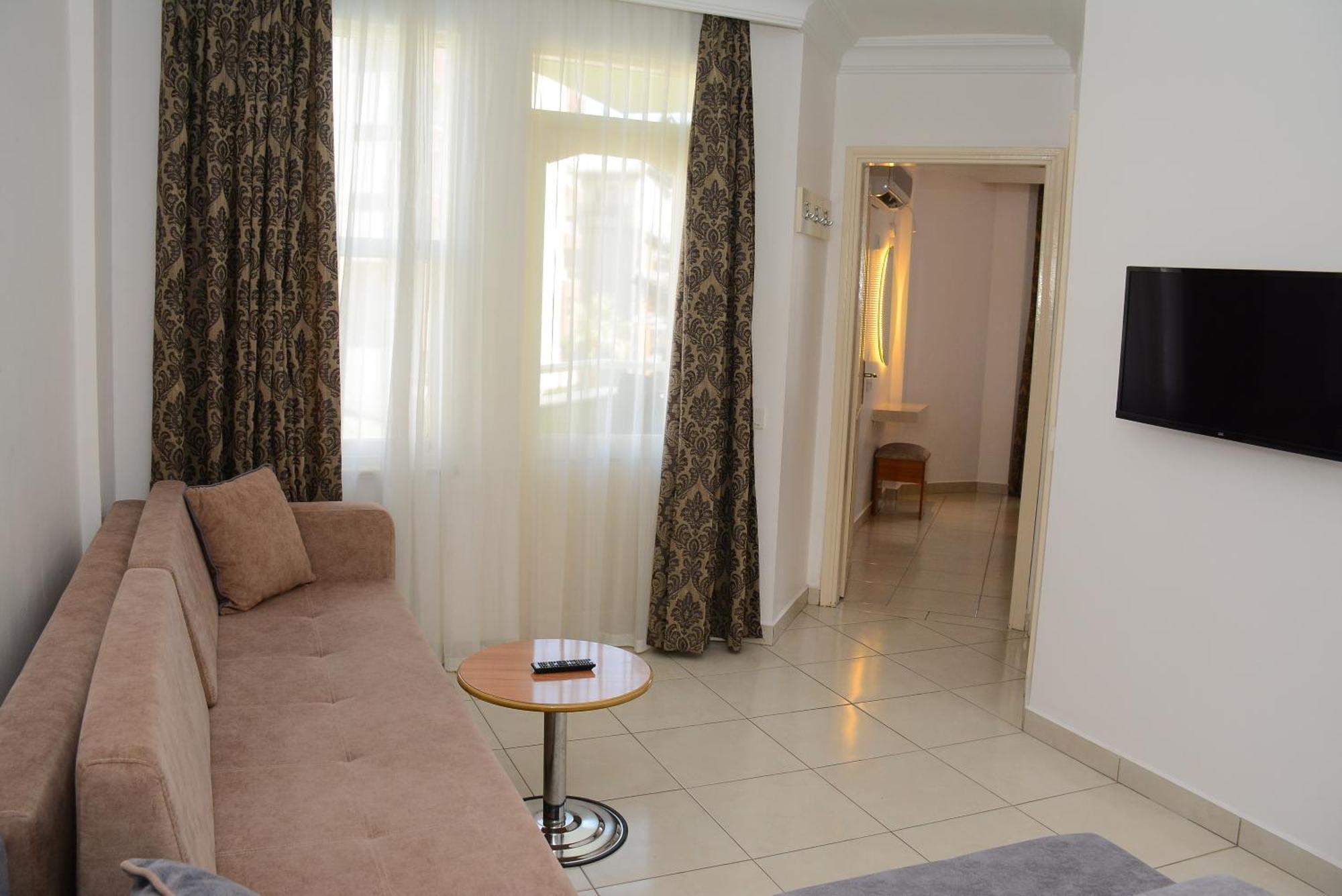 Almera Park Aparthotel 3*