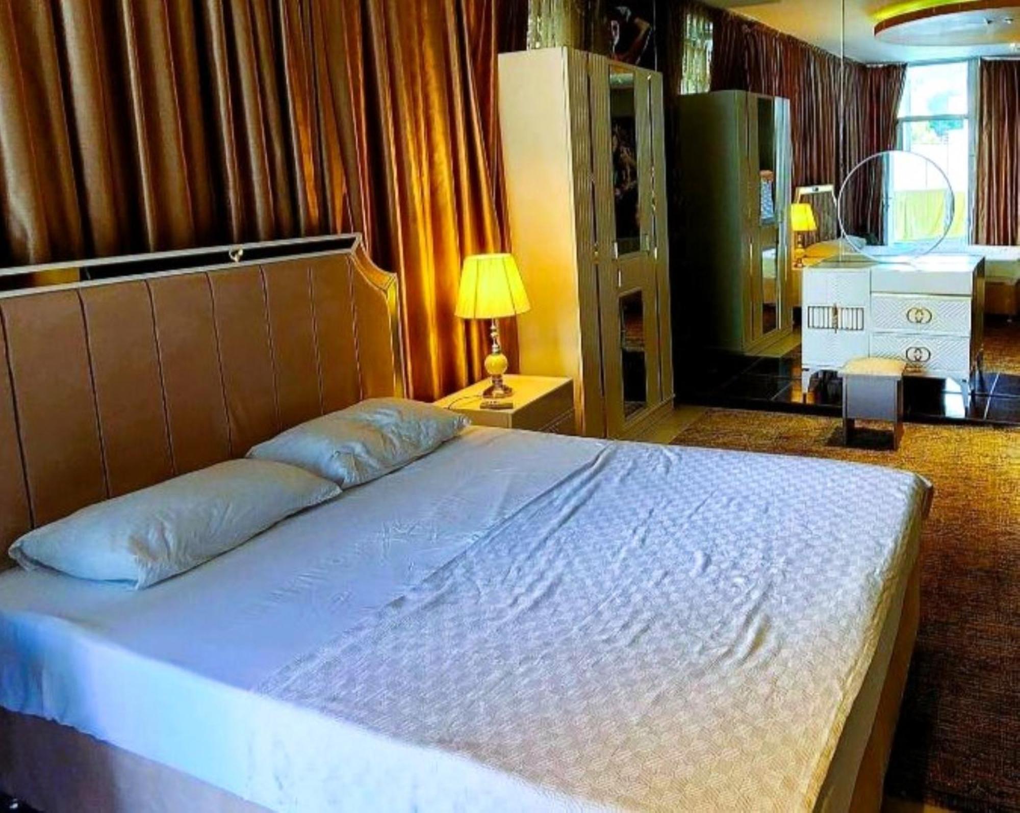 Hotel Cleopatra