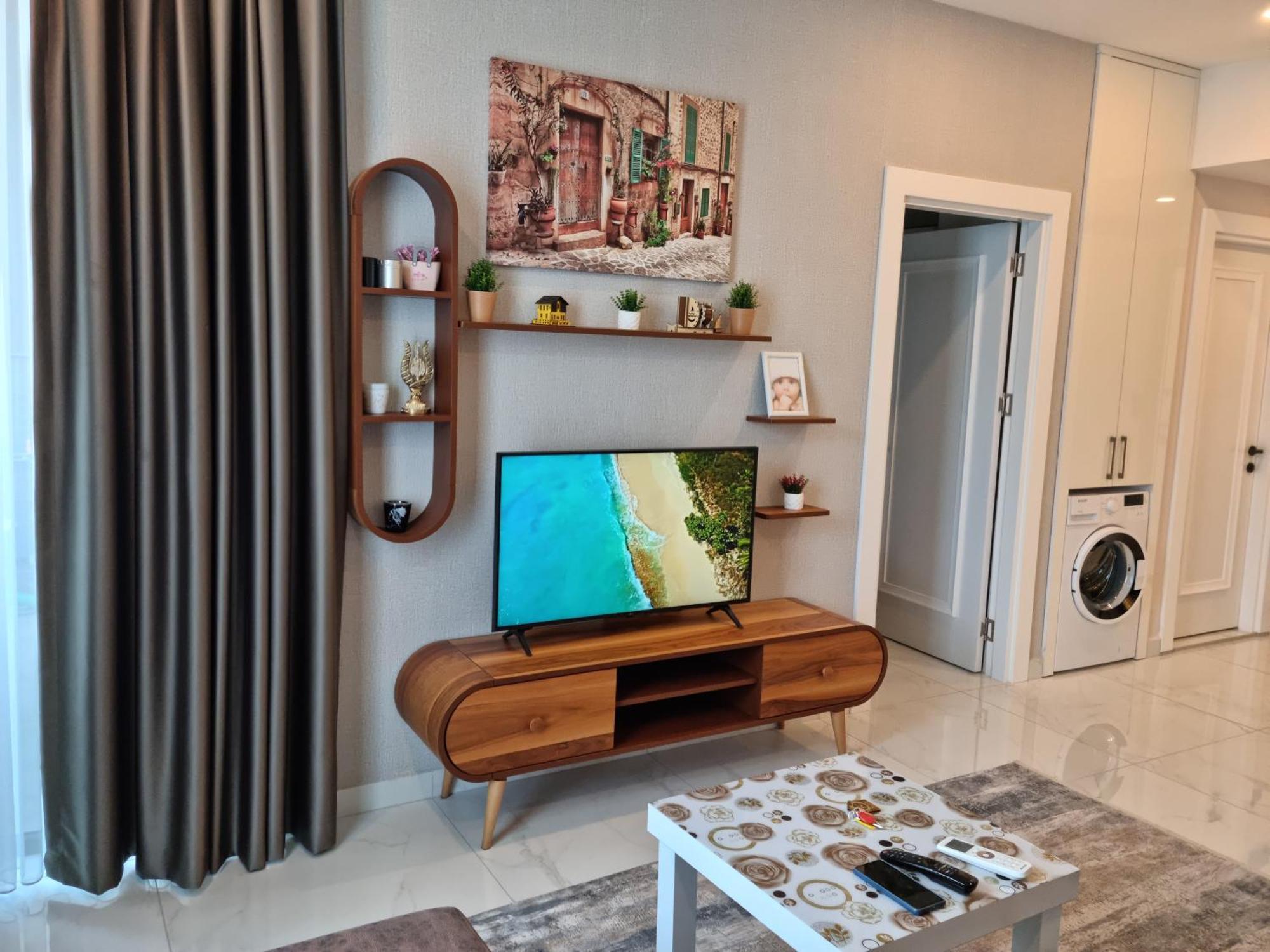 Cleopatra Apartment *