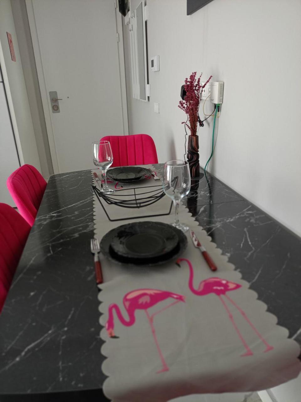 Flamingo - Stylish Near The Beach, In The Heart Of