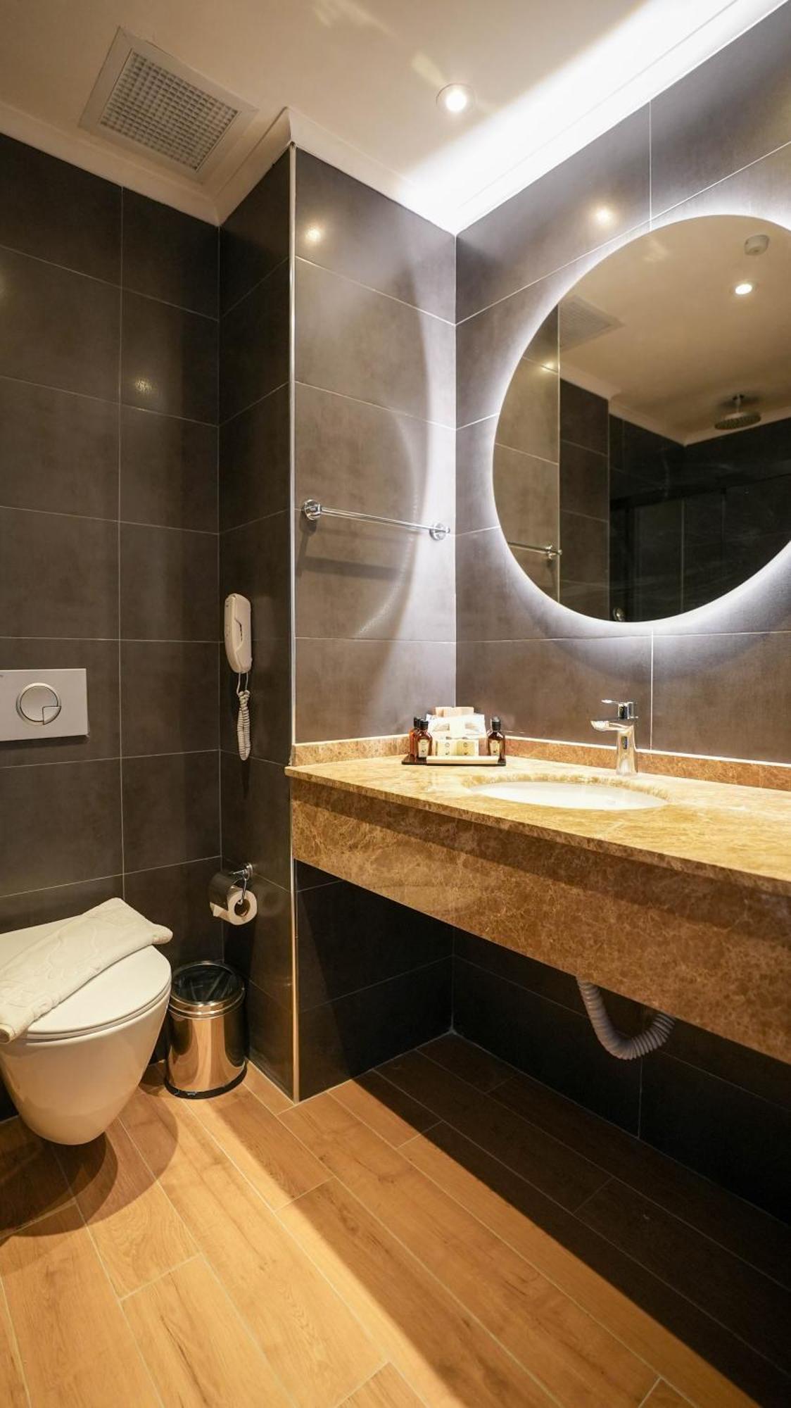Ada Port Adults Only Hotel *