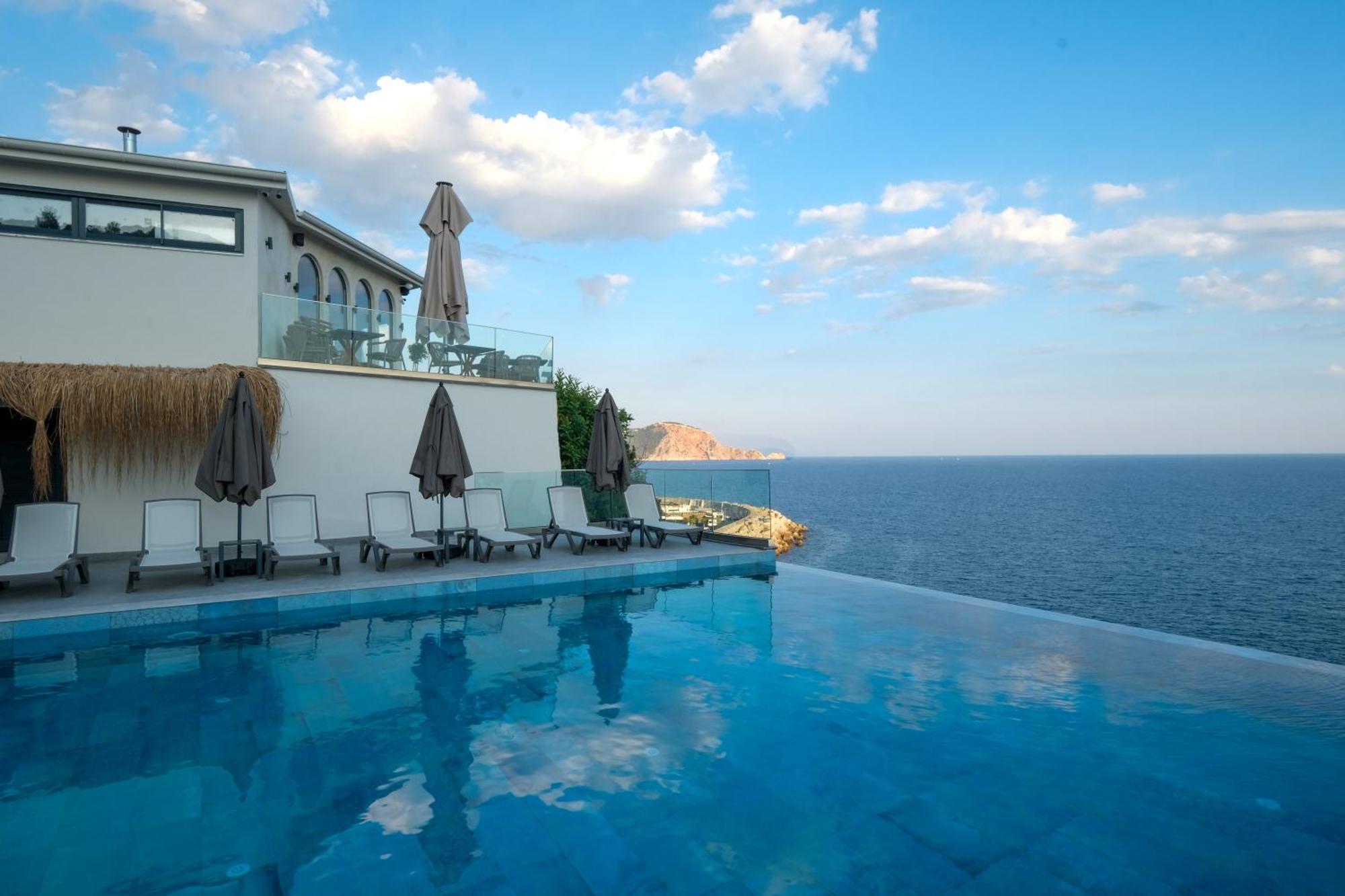 Ada Port Adults Only Hotel *