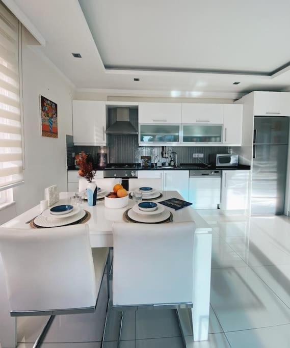 Hygge Flat With Heated Floors & Sunny Balcony! Apartment