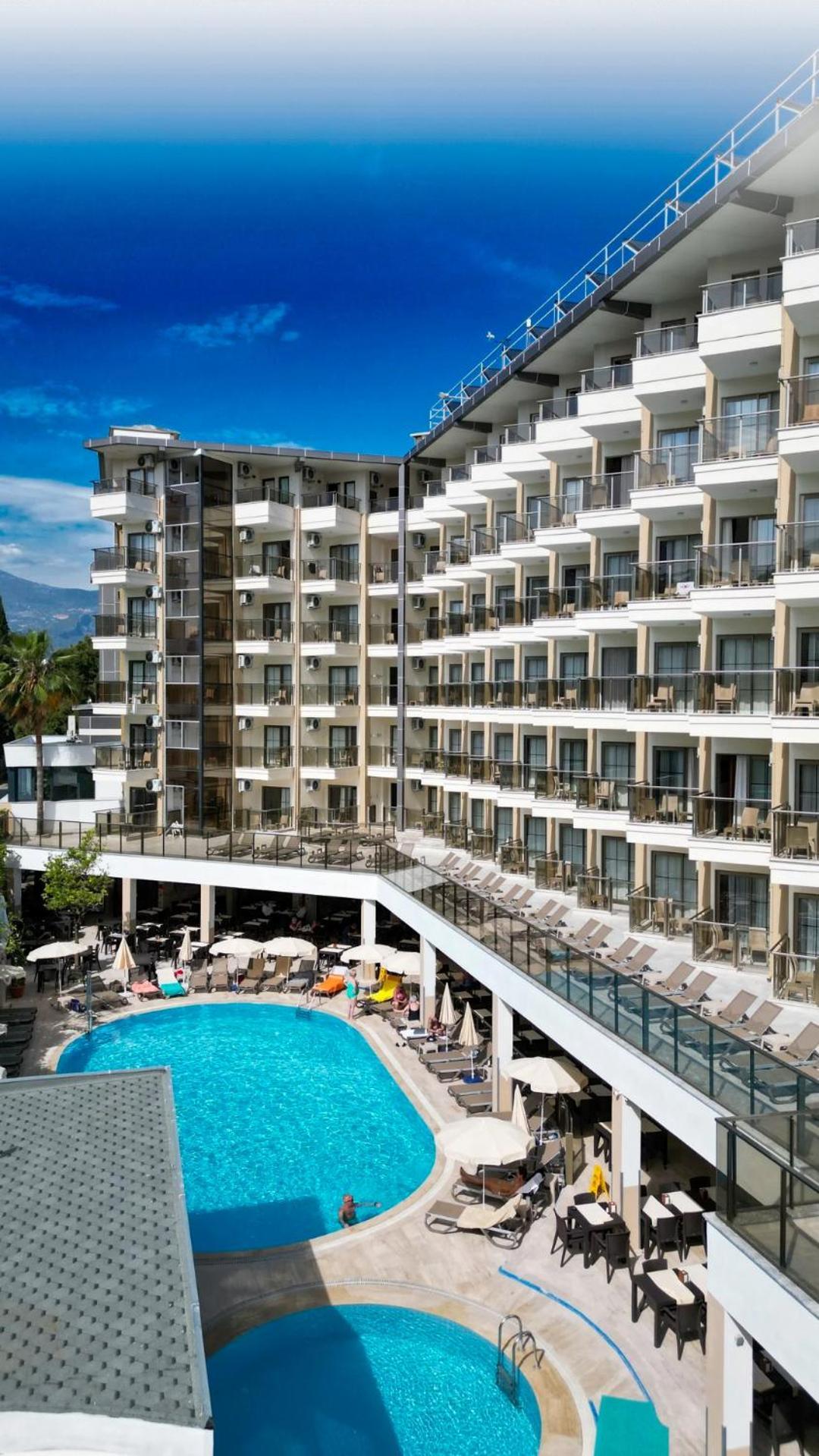 Monte Carlo 4*
