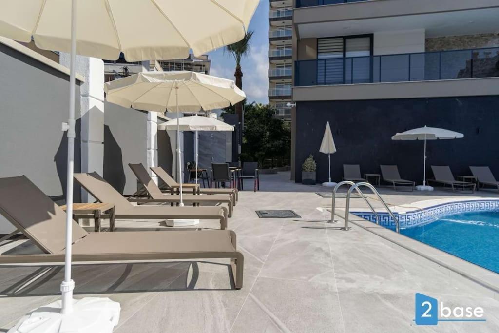 Modern Brand New With Pool & Cleopatra *