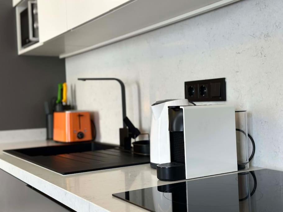 Apartment Modern Brand New With Pool & Cleopatra