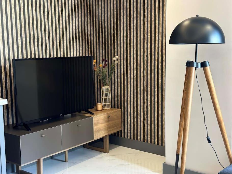 Modern Brand New With Pool & Cleopatra
