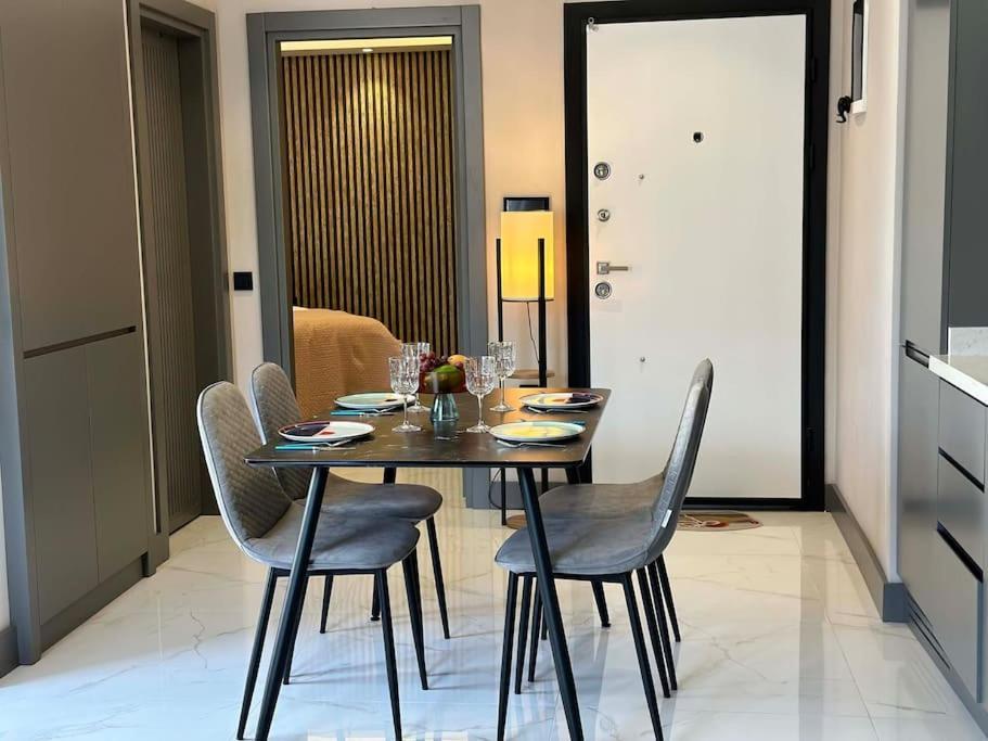 Modern Brand New With Pool & Cleopatra Apartment *