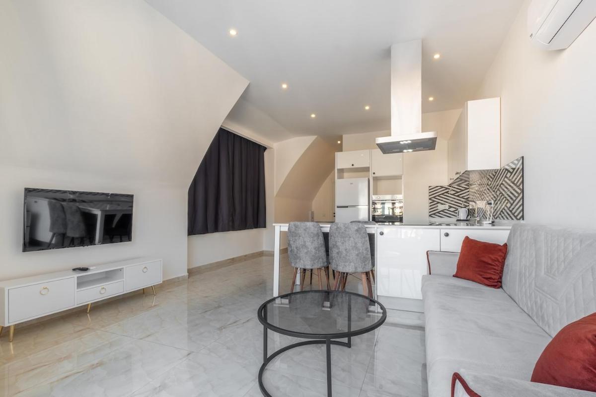 Duplex In The Heart Of Cleopatra, 200m To The Apartment Alanya