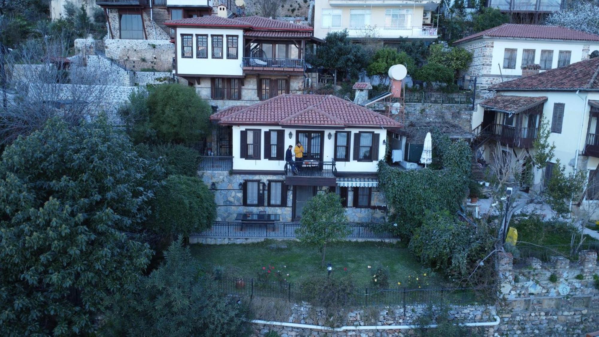 Escape To History In A Stunning Stone House With Garden And Sea View In The Heart Of Villa *