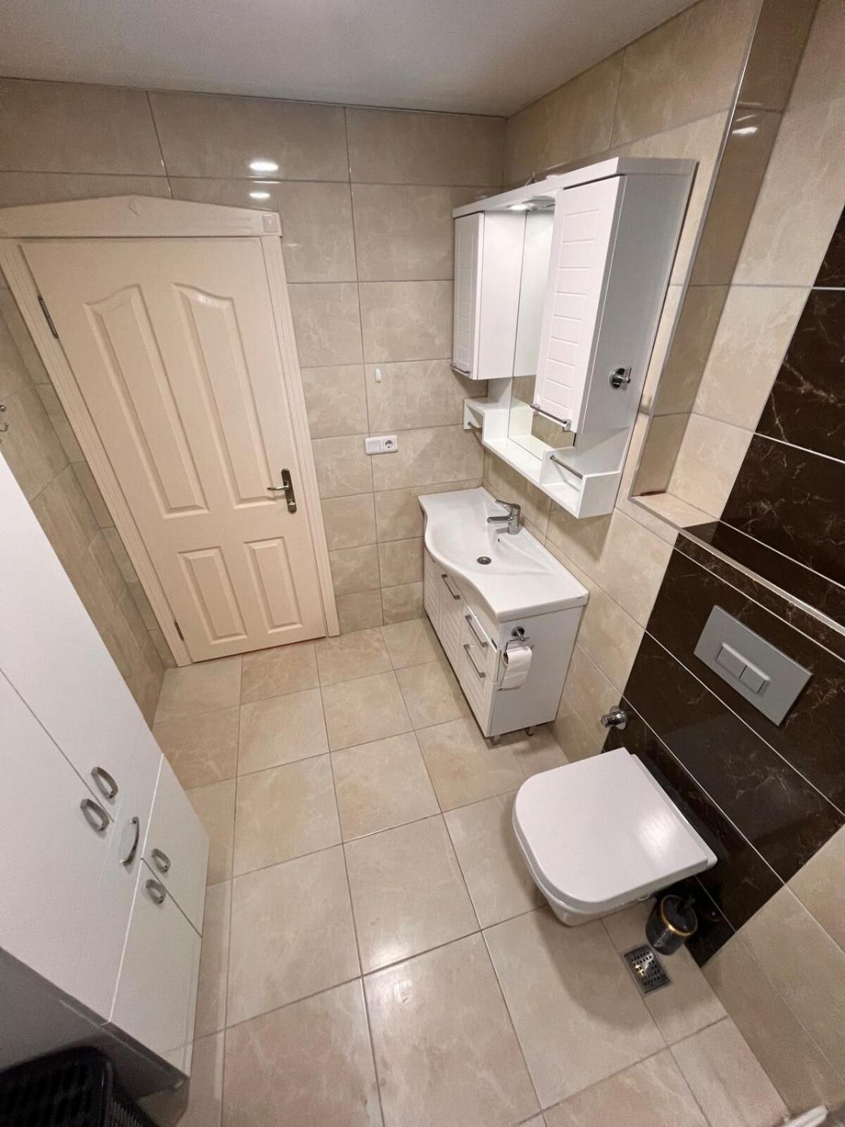 Apartment 5 Mins From The *
