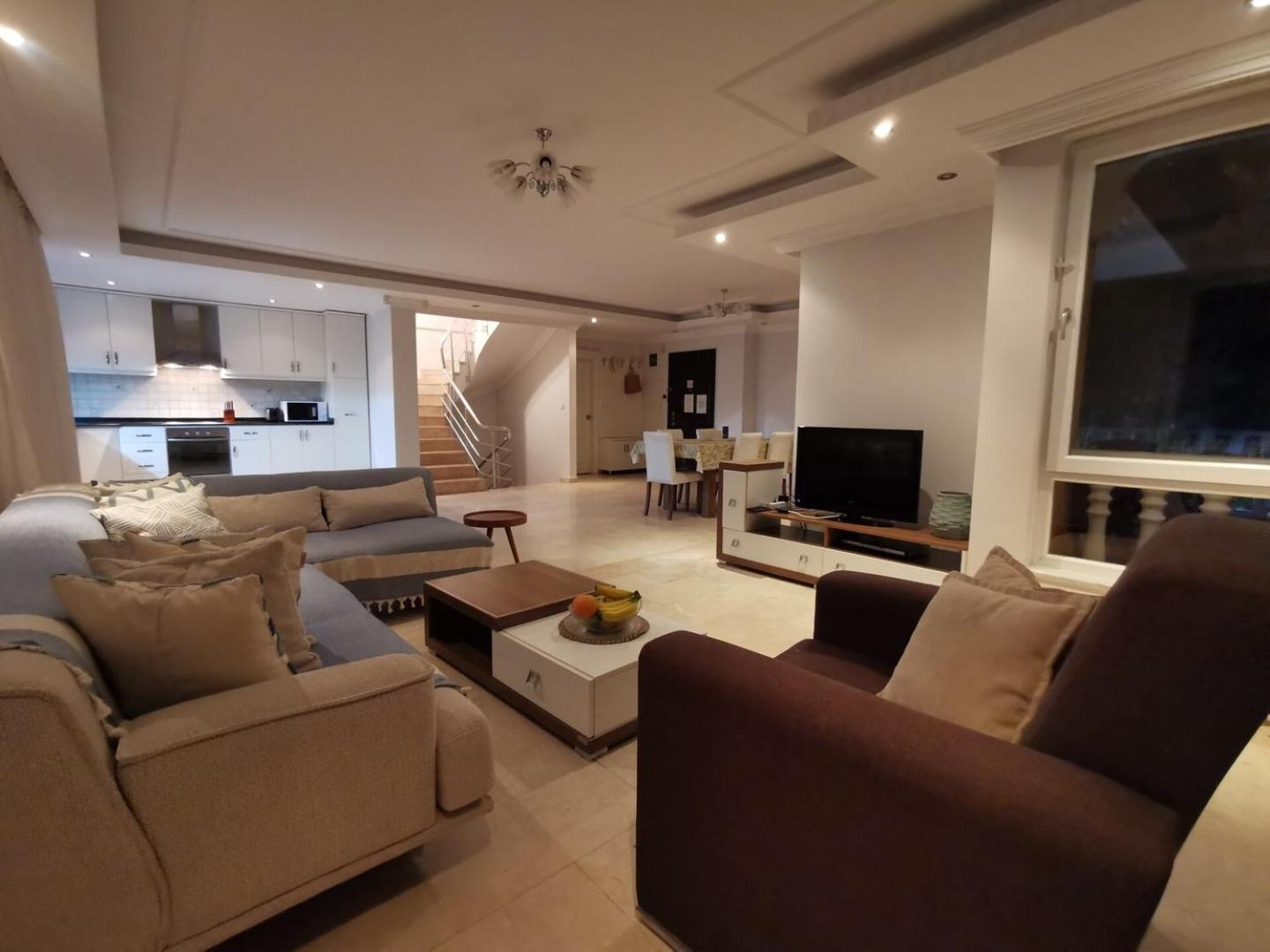 With A Pool And Jacuzzi Holiday home *