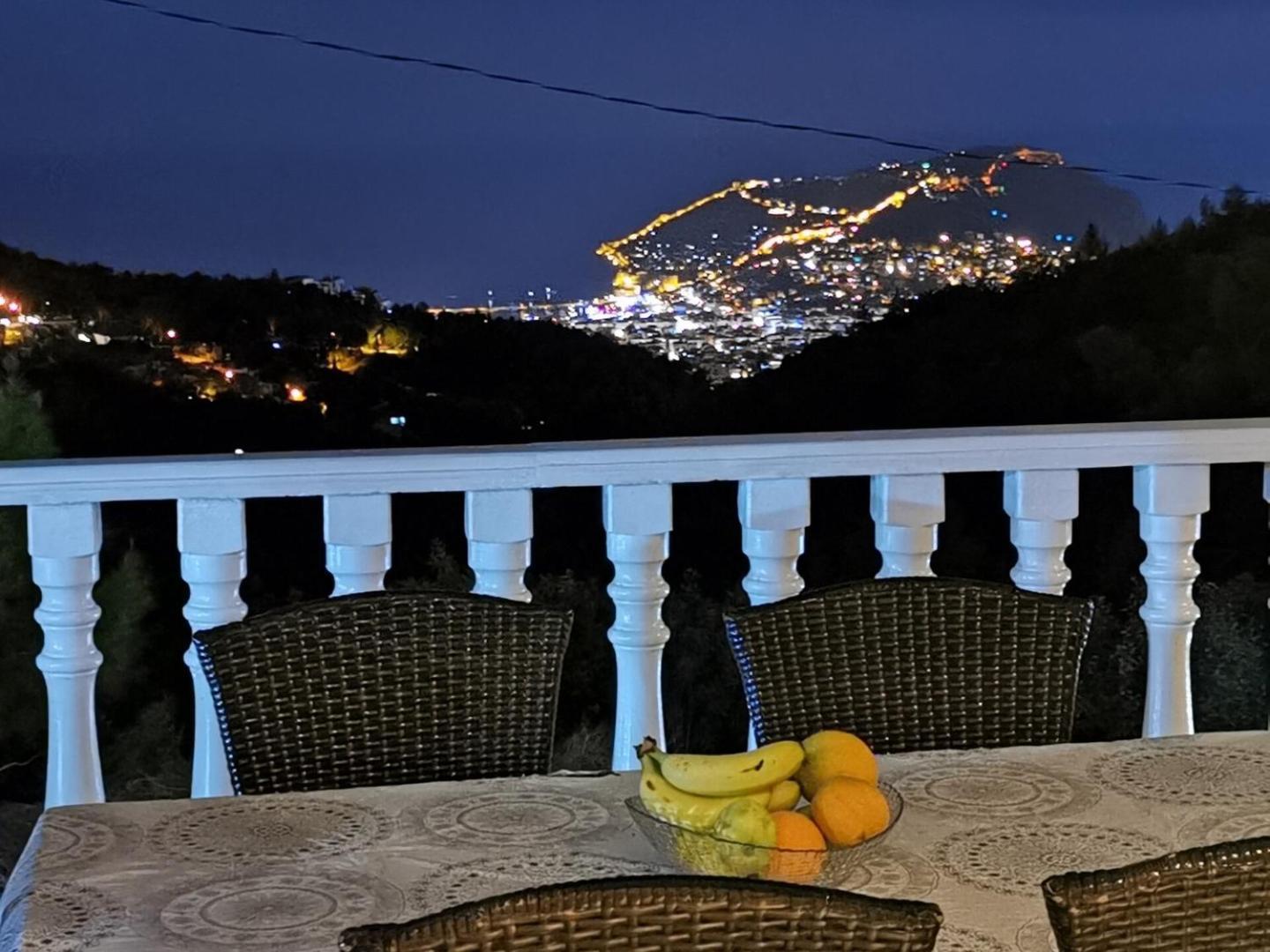With A Pool And Jacuzzi Holiday home *