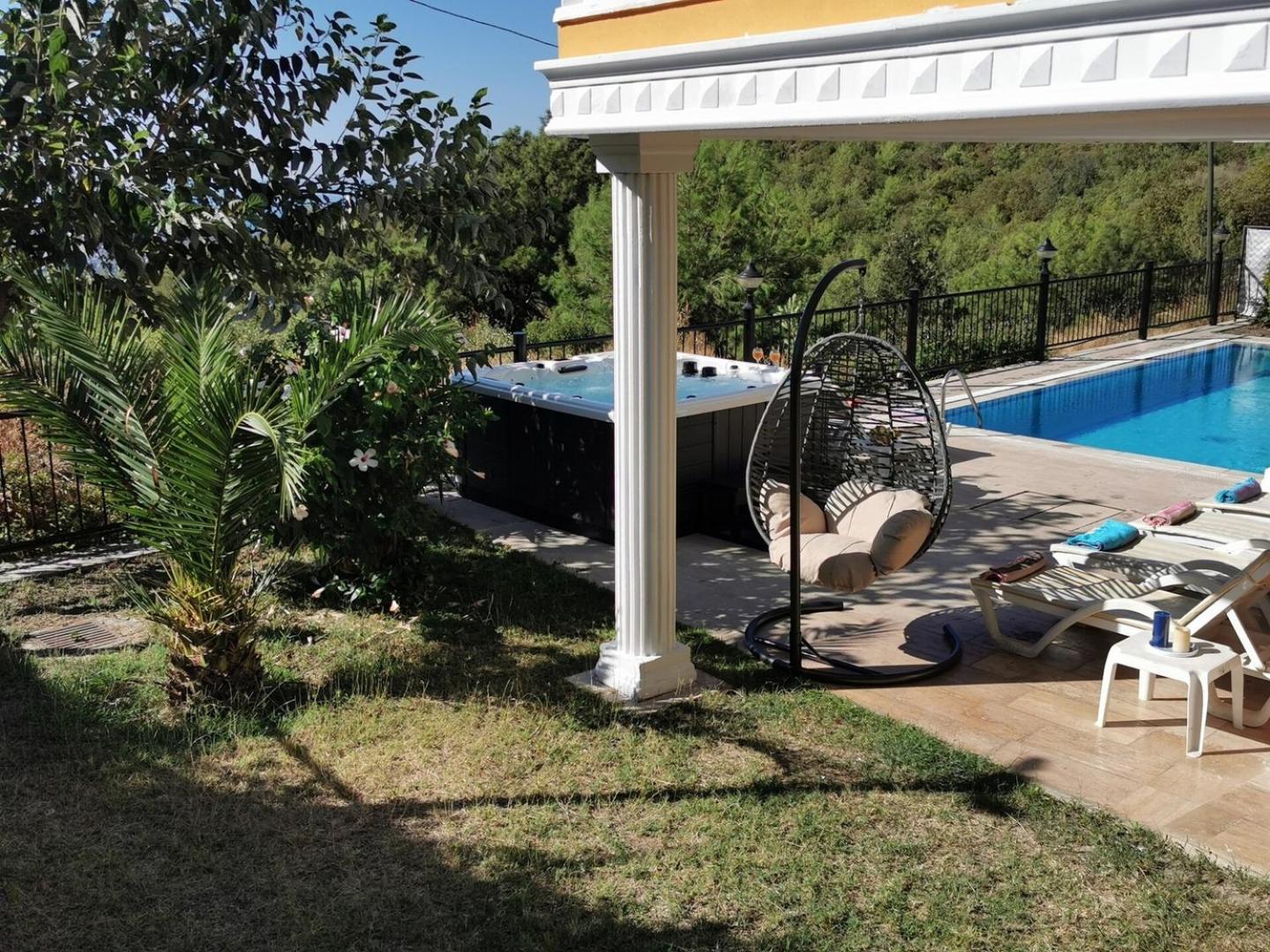 With A Pool And Jacuzzi Alanya