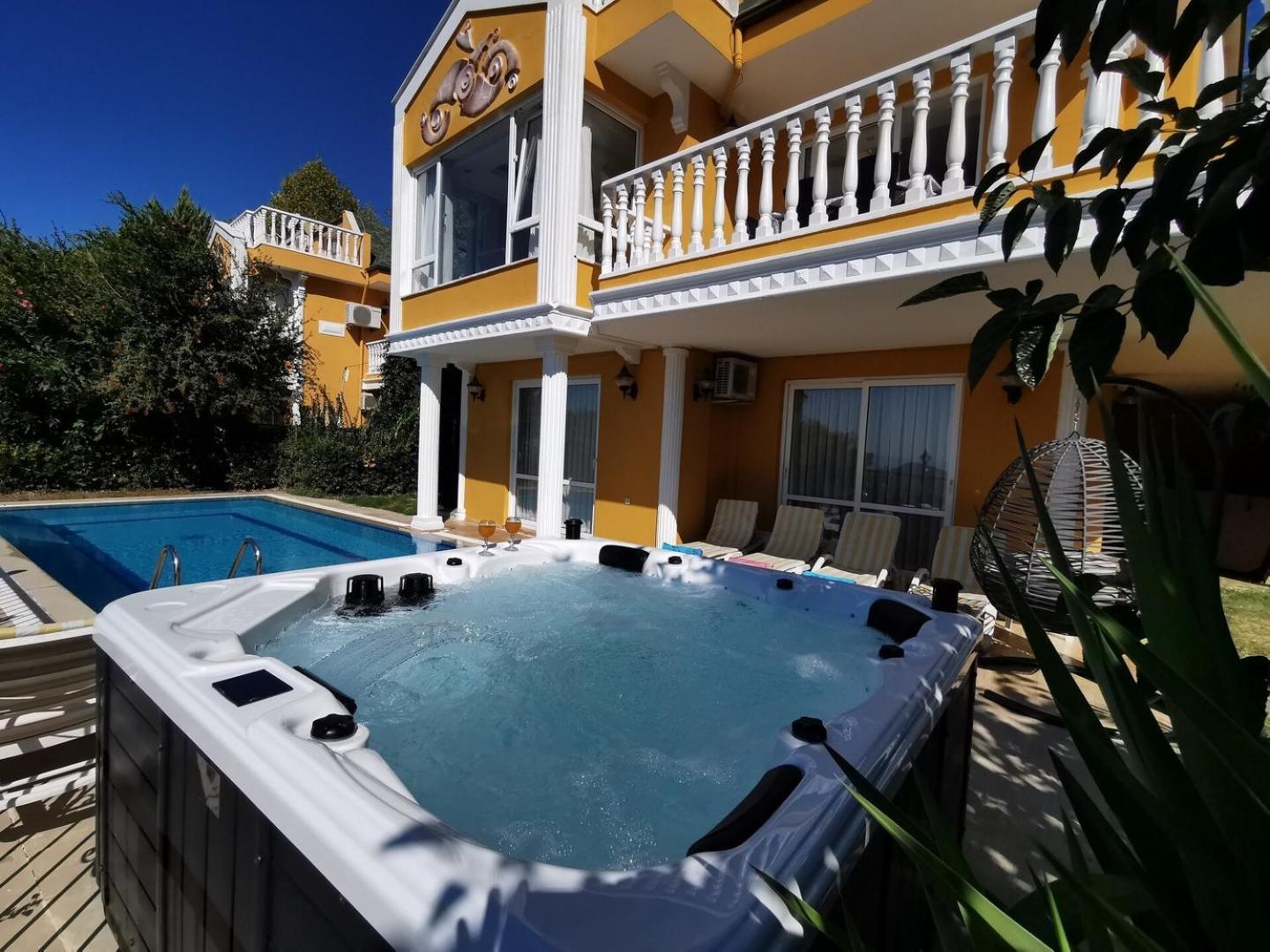 Holiday home With A Pool And Jacuzzi *