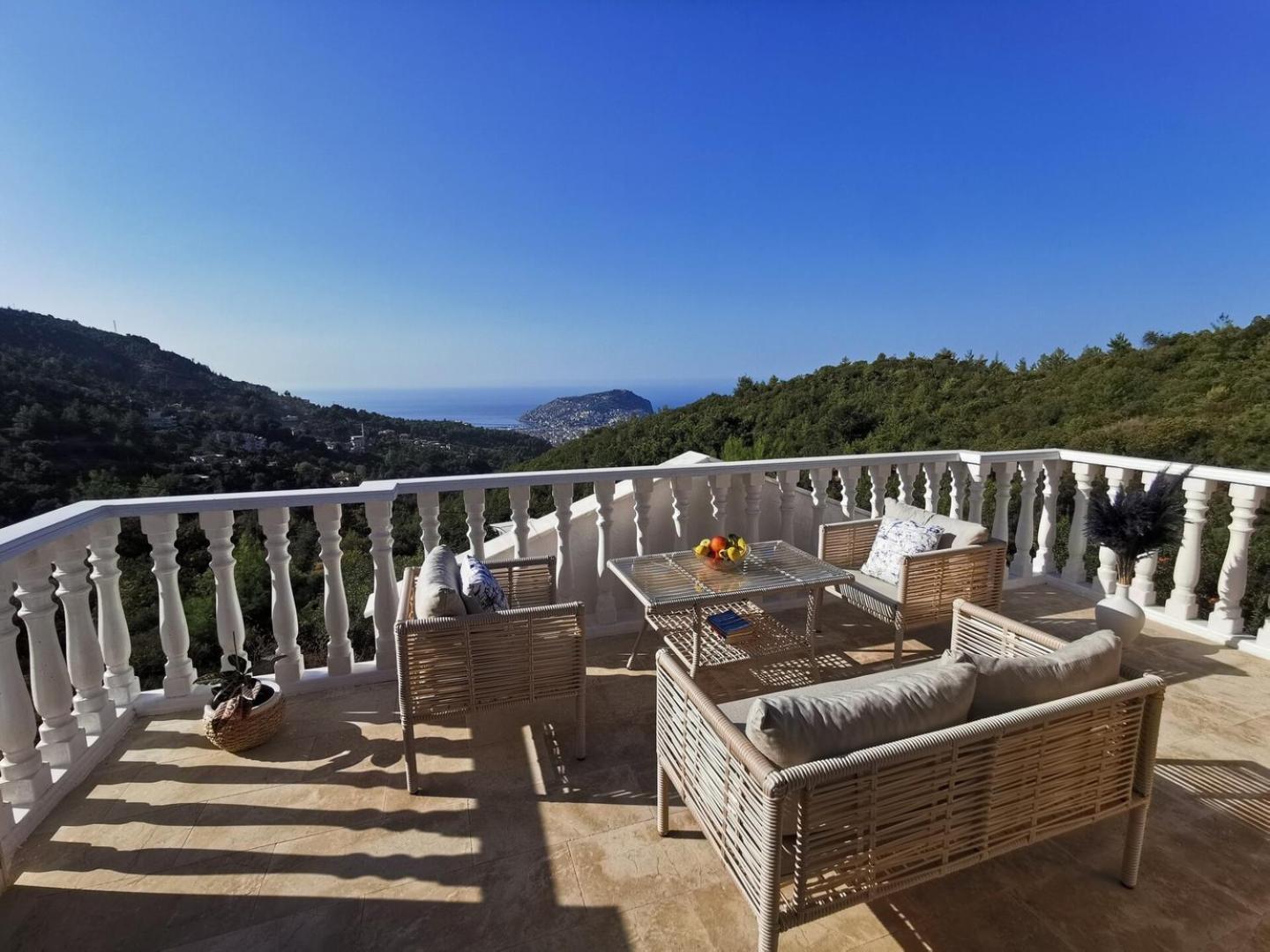 With A Pool And Jacuzzi Holiday home *