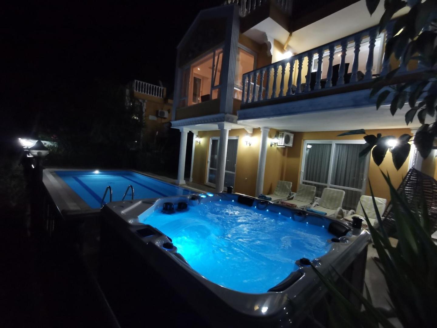 With A Pool And Jacuzzi Holiday home Alanya
