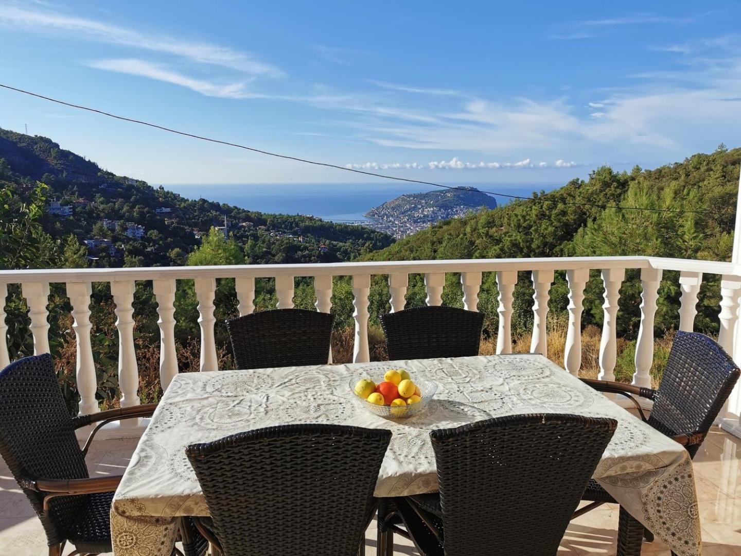 With A Pool And Jacuzzi Holiday home *