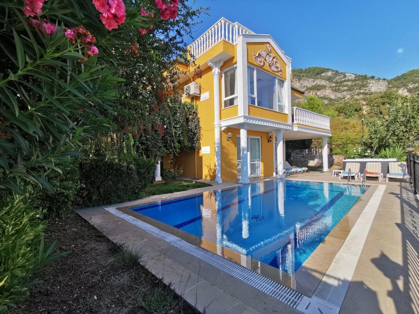 Holiday home With A Pool And Jacuzzi *