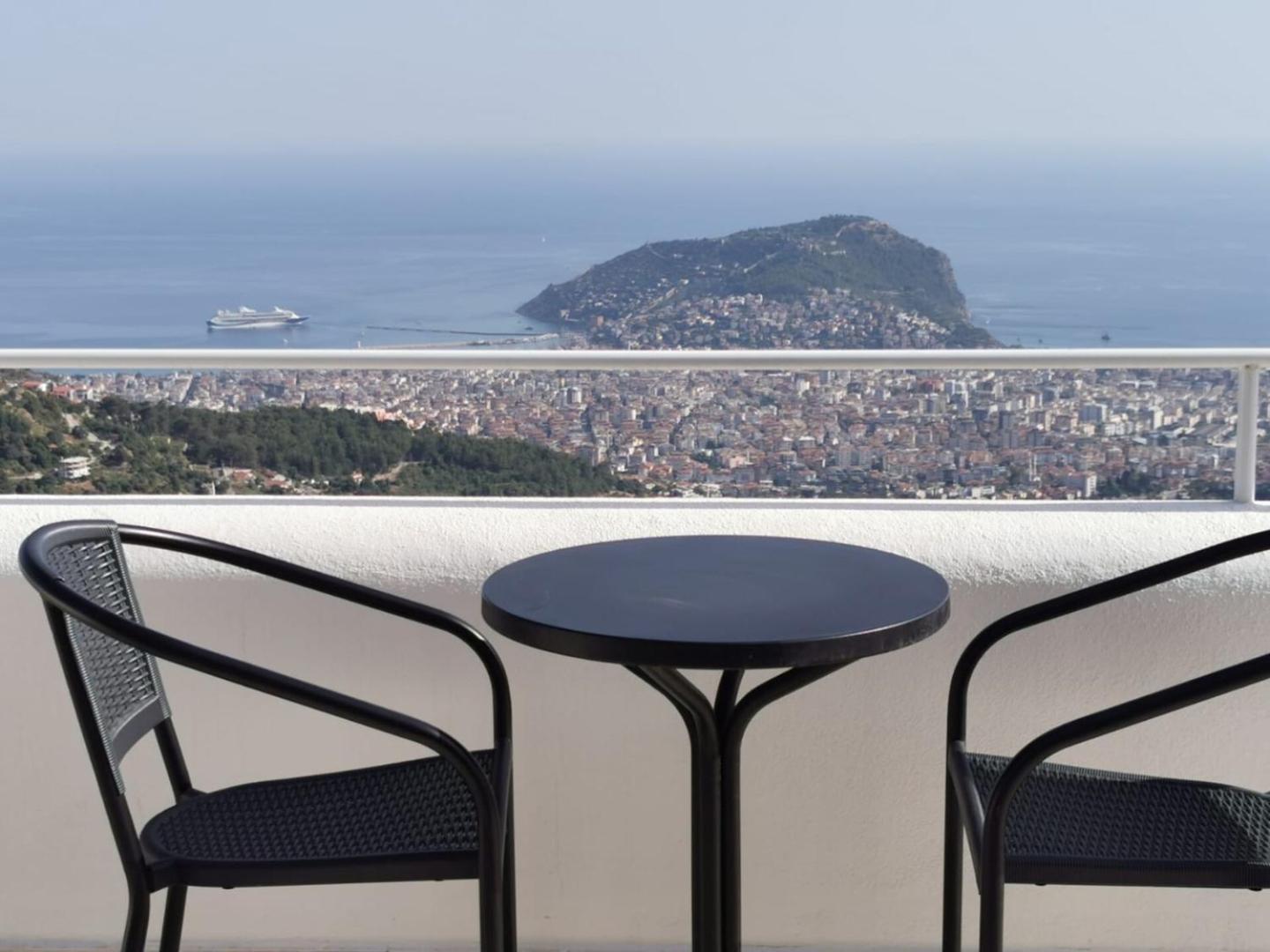 Panoramic With A Pool Holiday home