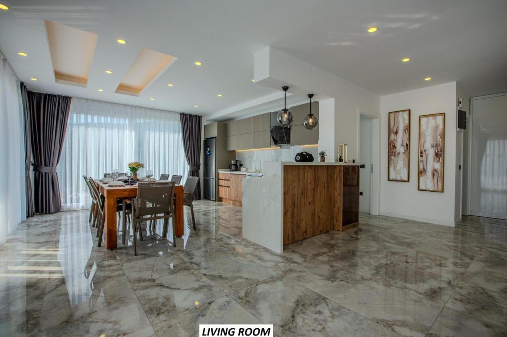 Panoramic With A Pool Holiday home *