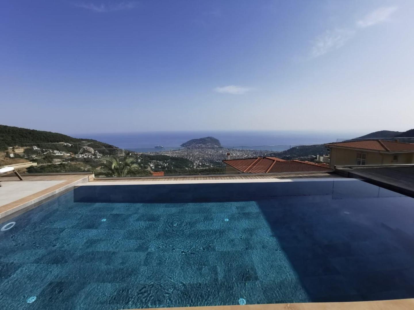 Panoramic With A Pool Alanya