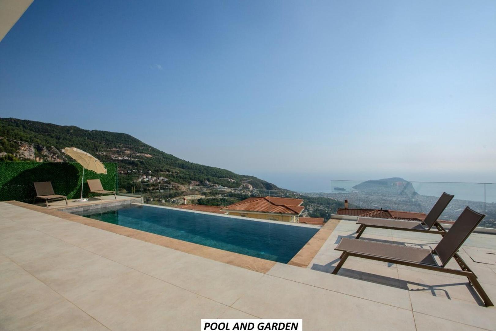 Panoramic With A Pool Holiday home *