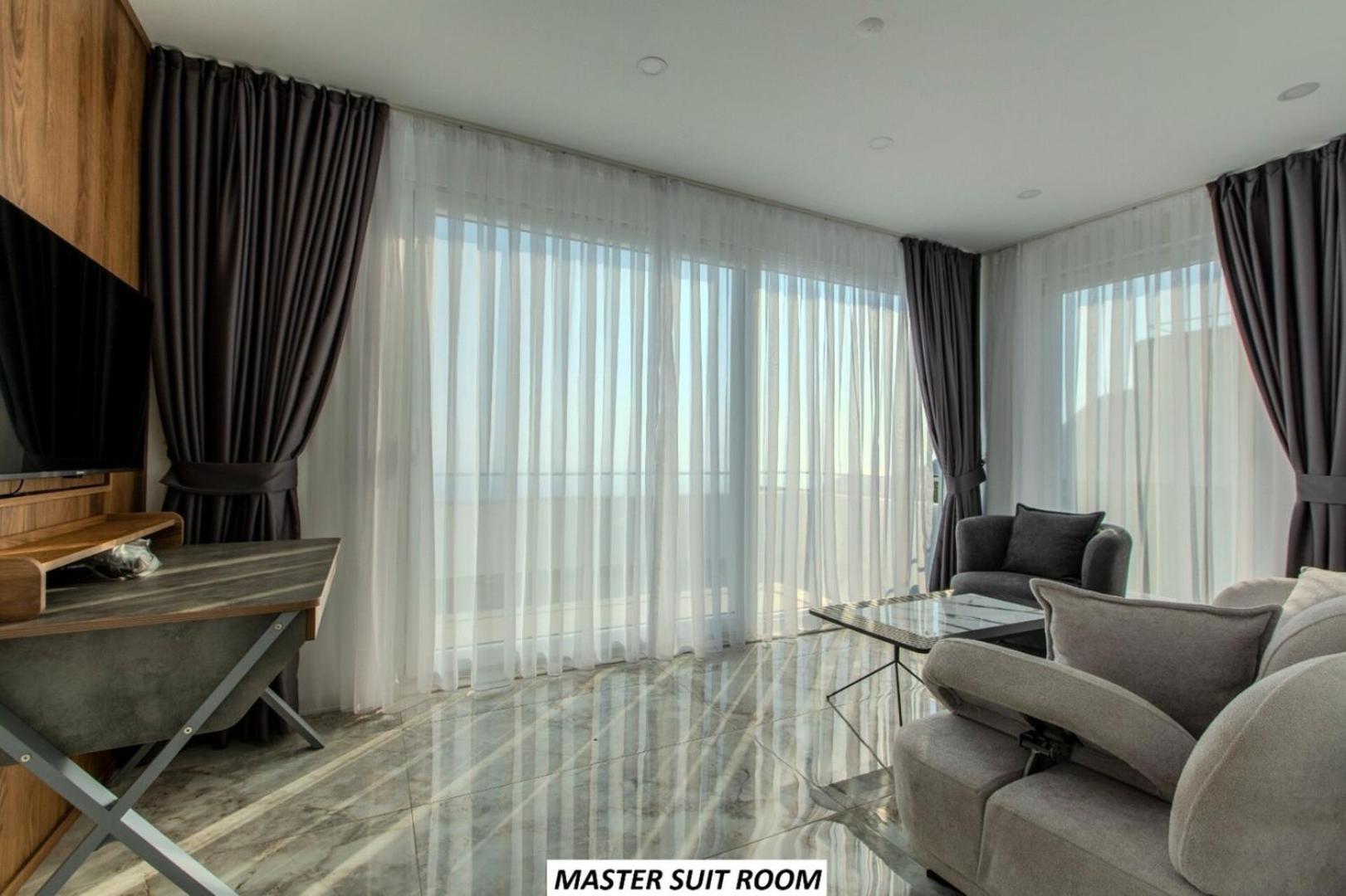 Luxury By The Coast *
