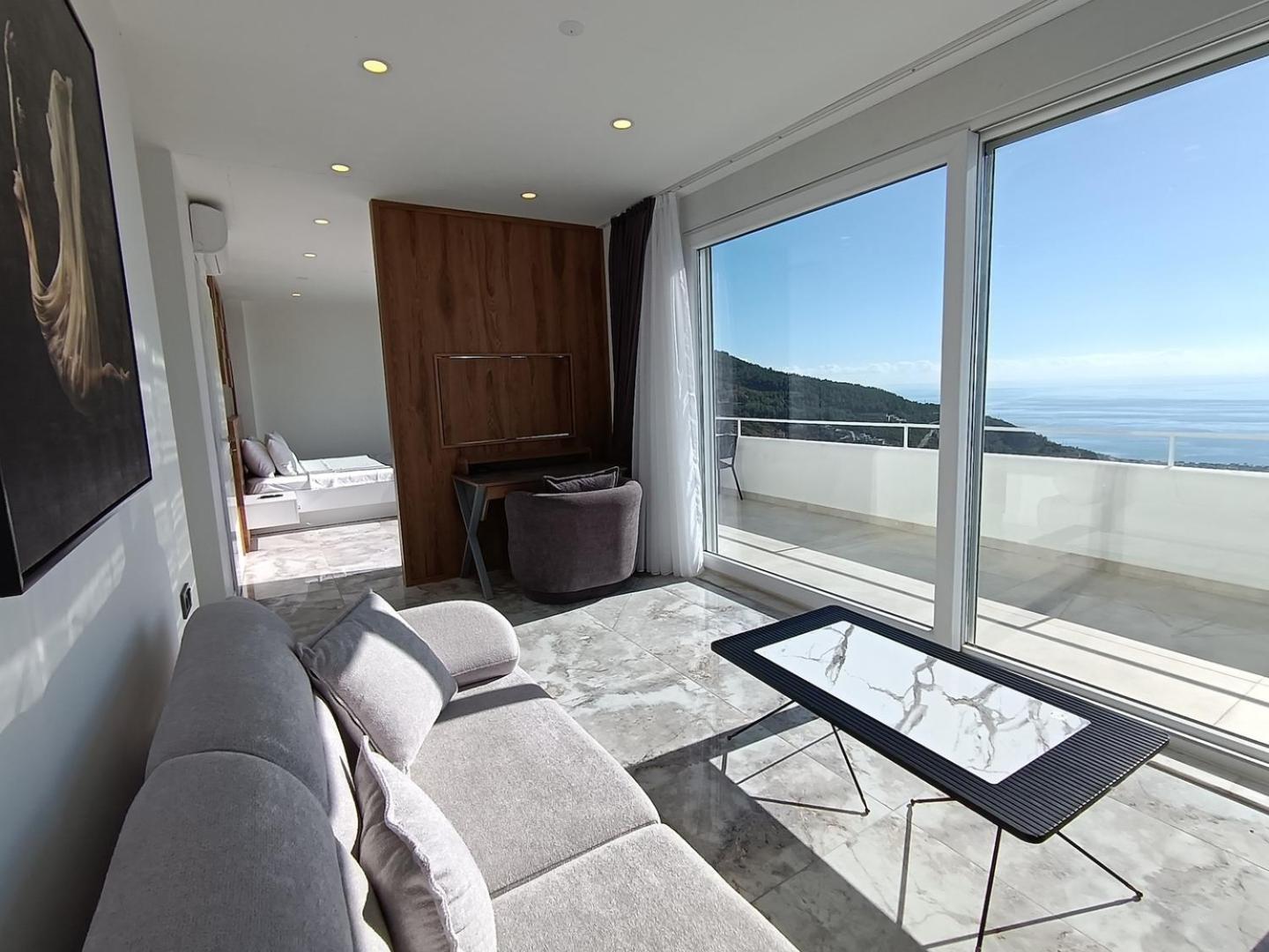 Luxury By The Coast *