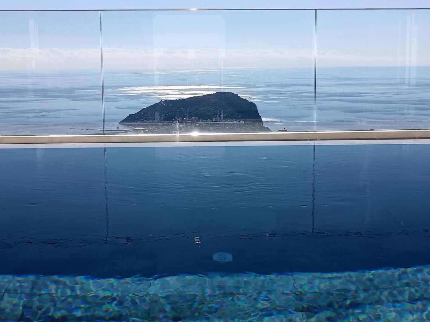 Luxury By The Coast *