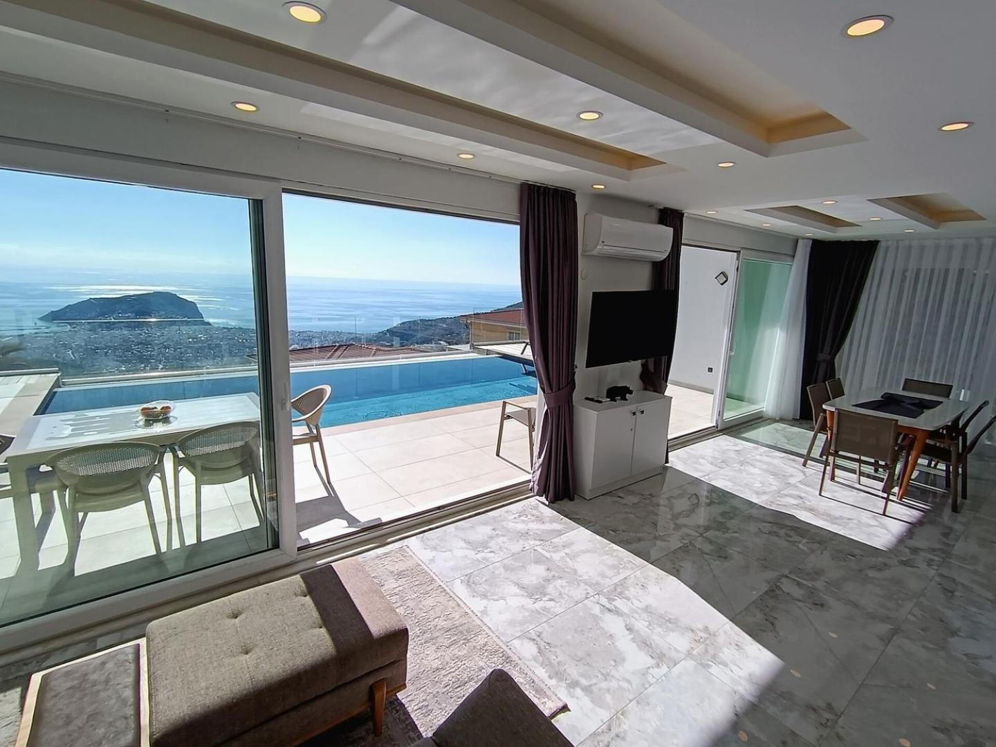 Charming With A Pool Holiday home *