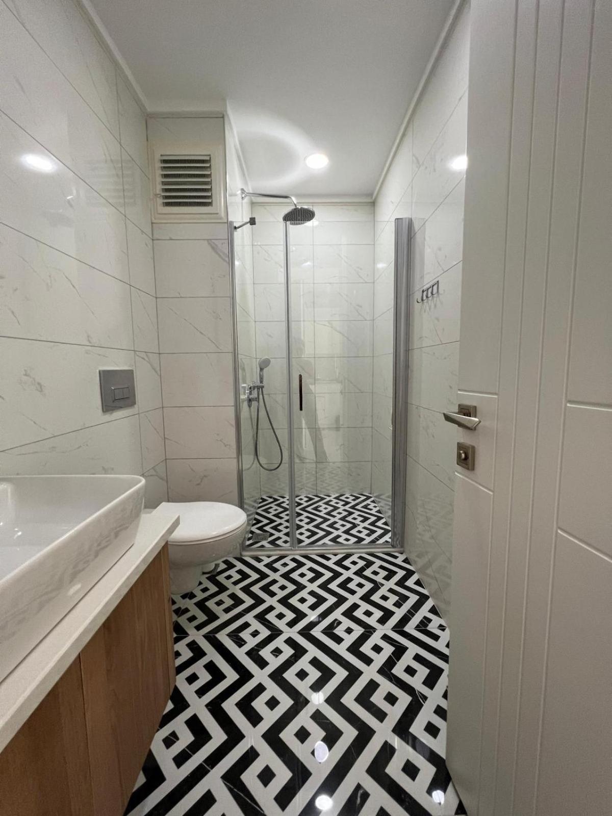 Apartment The Yacht Stylish 1 Bedroom Apartment, , Center, 250m To *