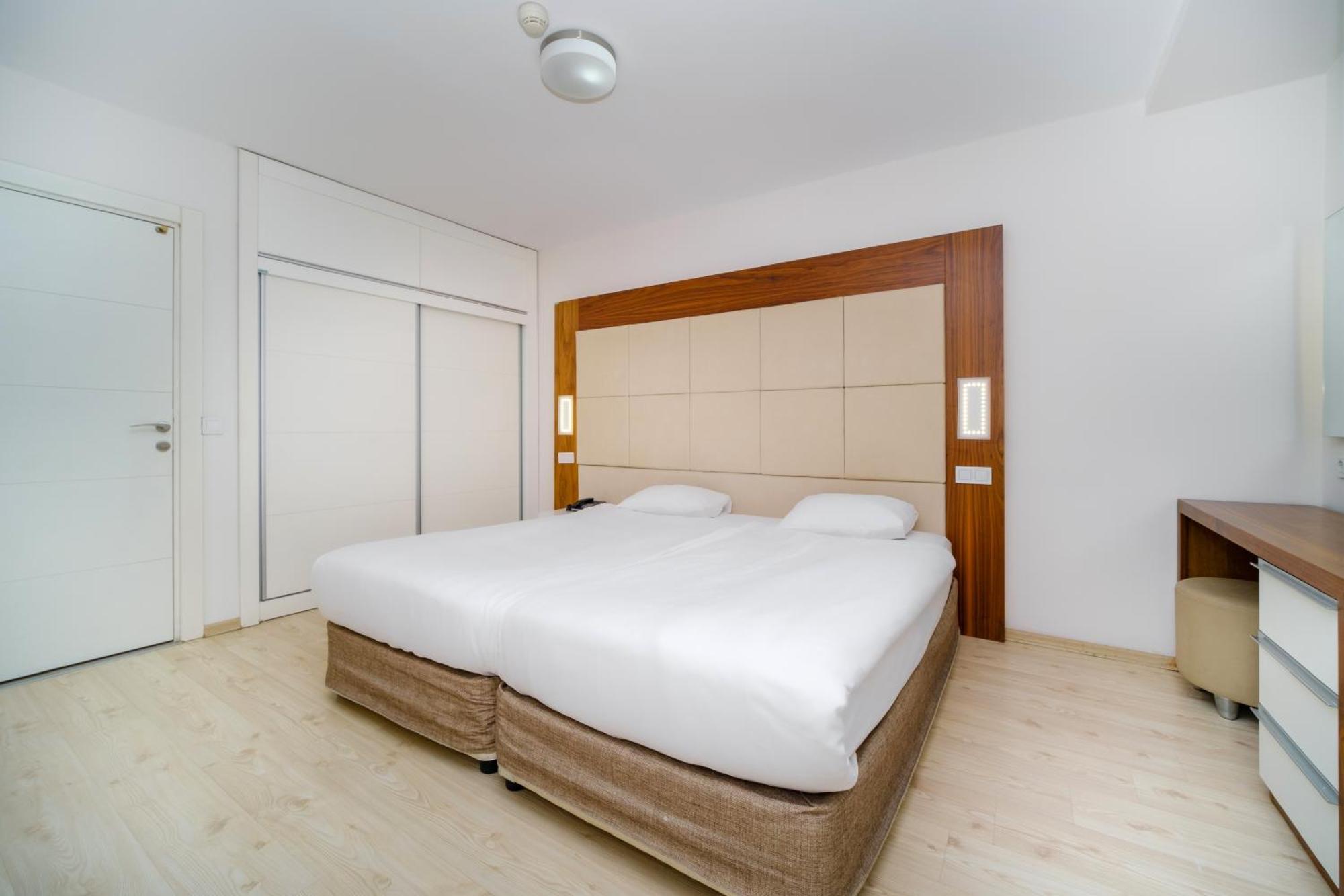 Aparthotel Delfino
