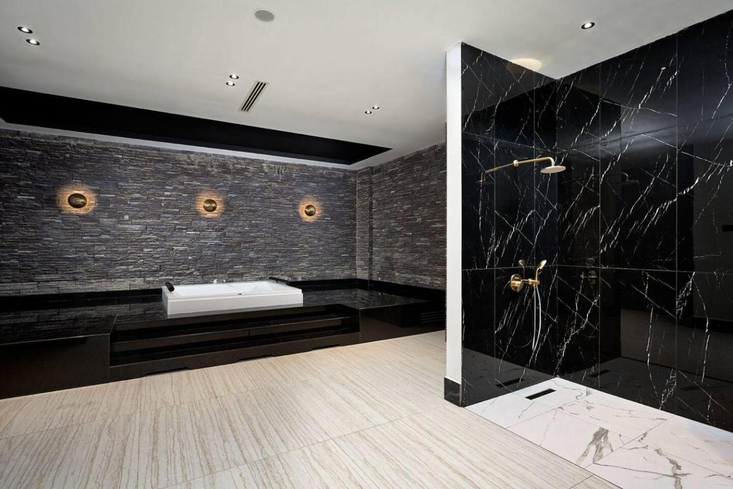 Luxury In The Center Of 100m To The Sea Apartment