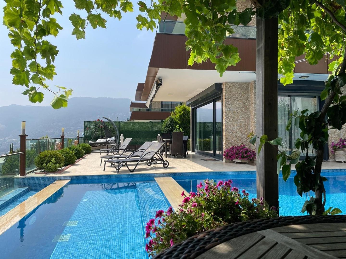 With A View And Pool Feriehus *
