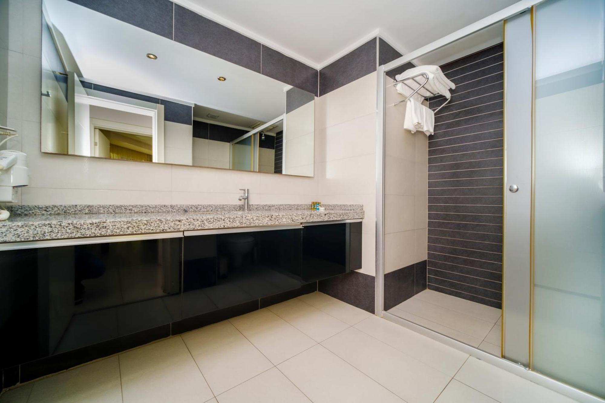 Delfino Aparthotel 3*